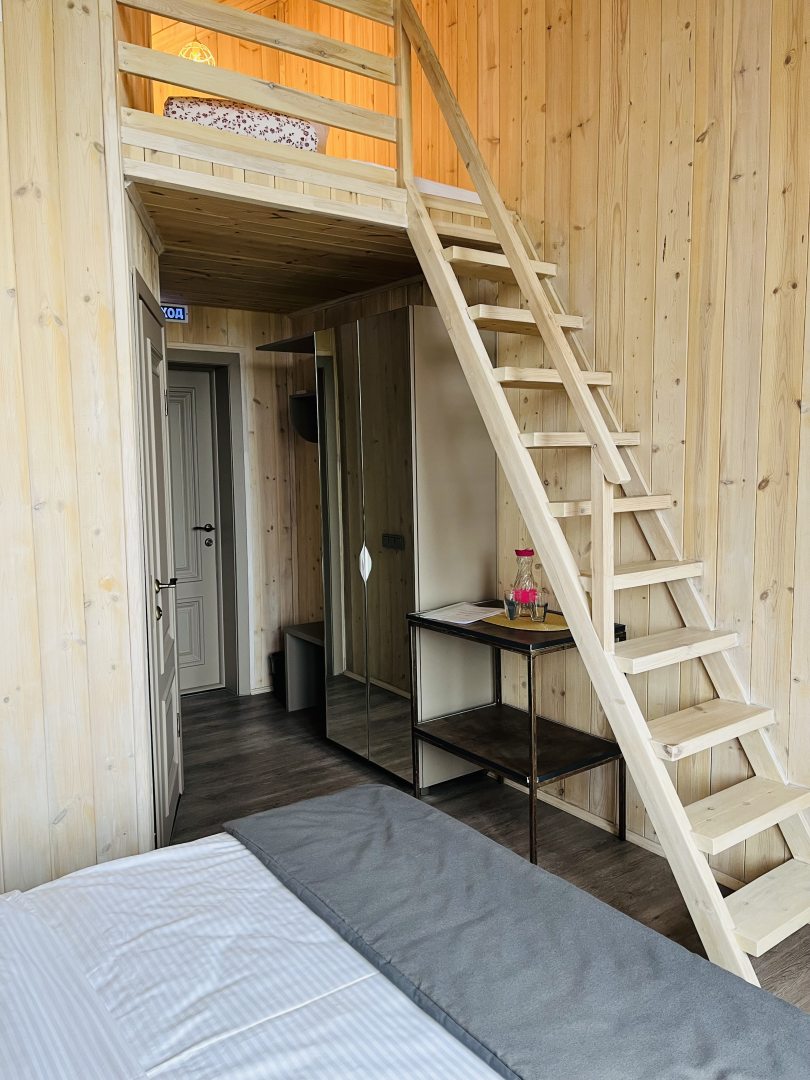 Трёхместный и более (Семейный стандарт без балкона (2этаж)) мини-отеля NordLys, Териберка
