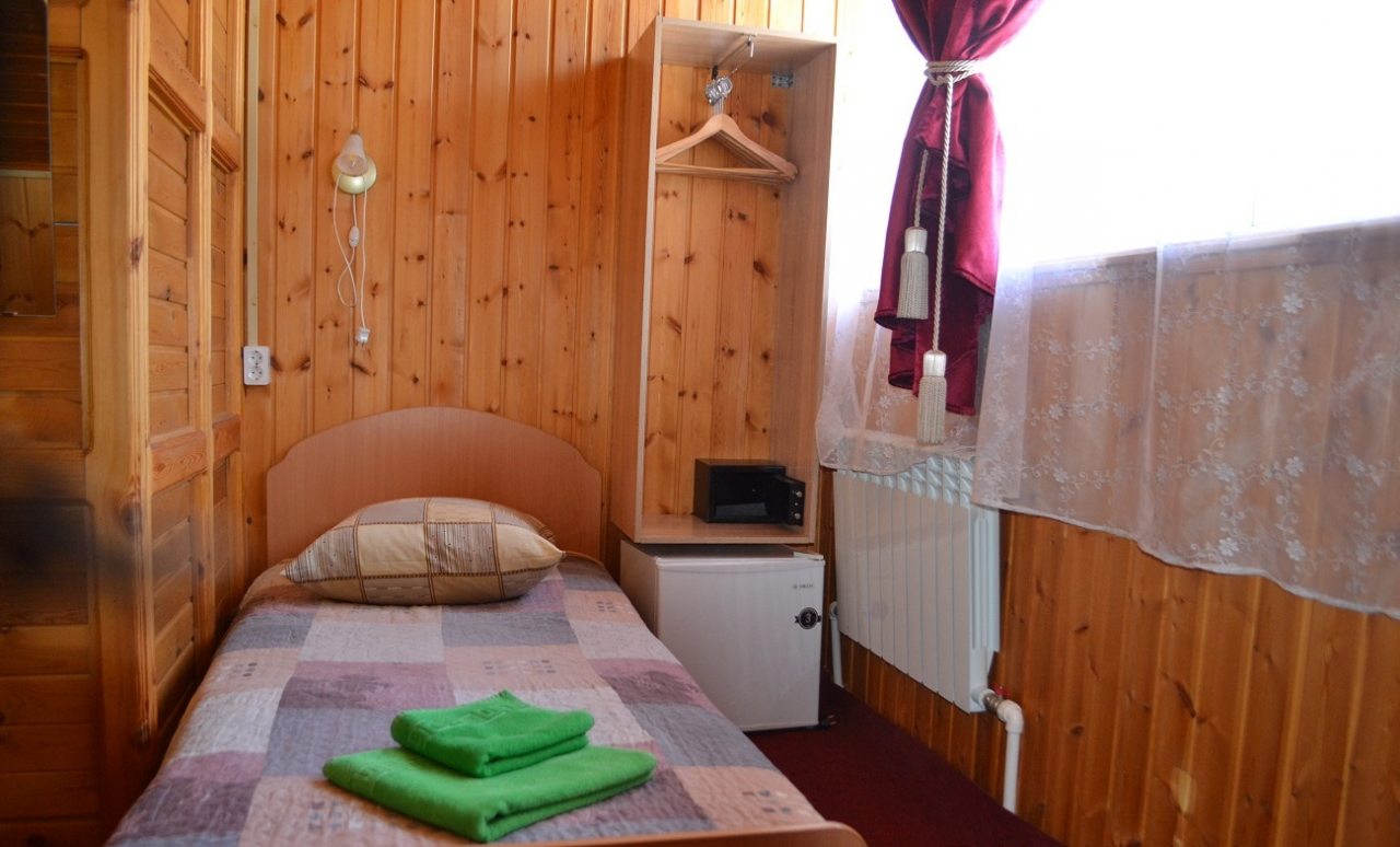 Двухместный (Двухместный номер Мансардный  с двумя отдельными кроватями без балкона) гостевого дома Гавань Байкала, Листвянка