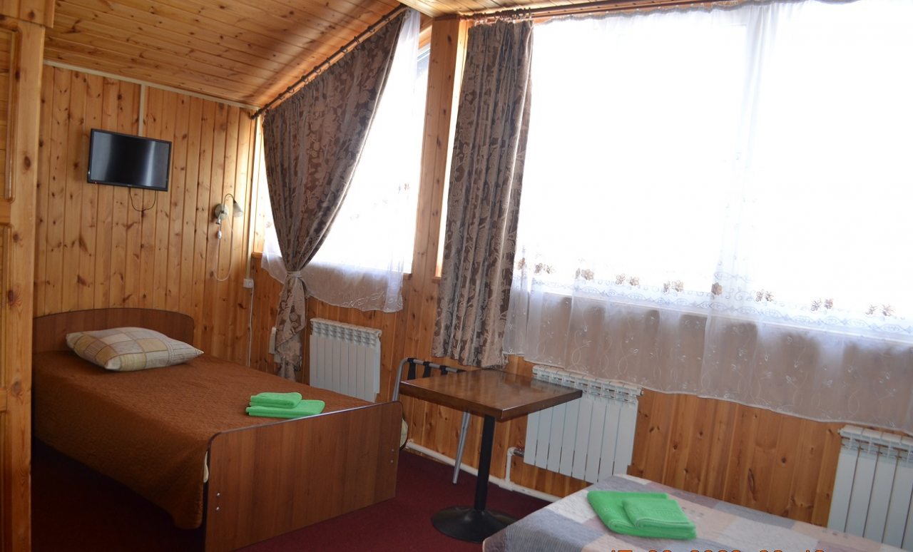 Трёхместный и более (Комната семейная без балкона) гостевого дома Гавань Байкала, Листвянка