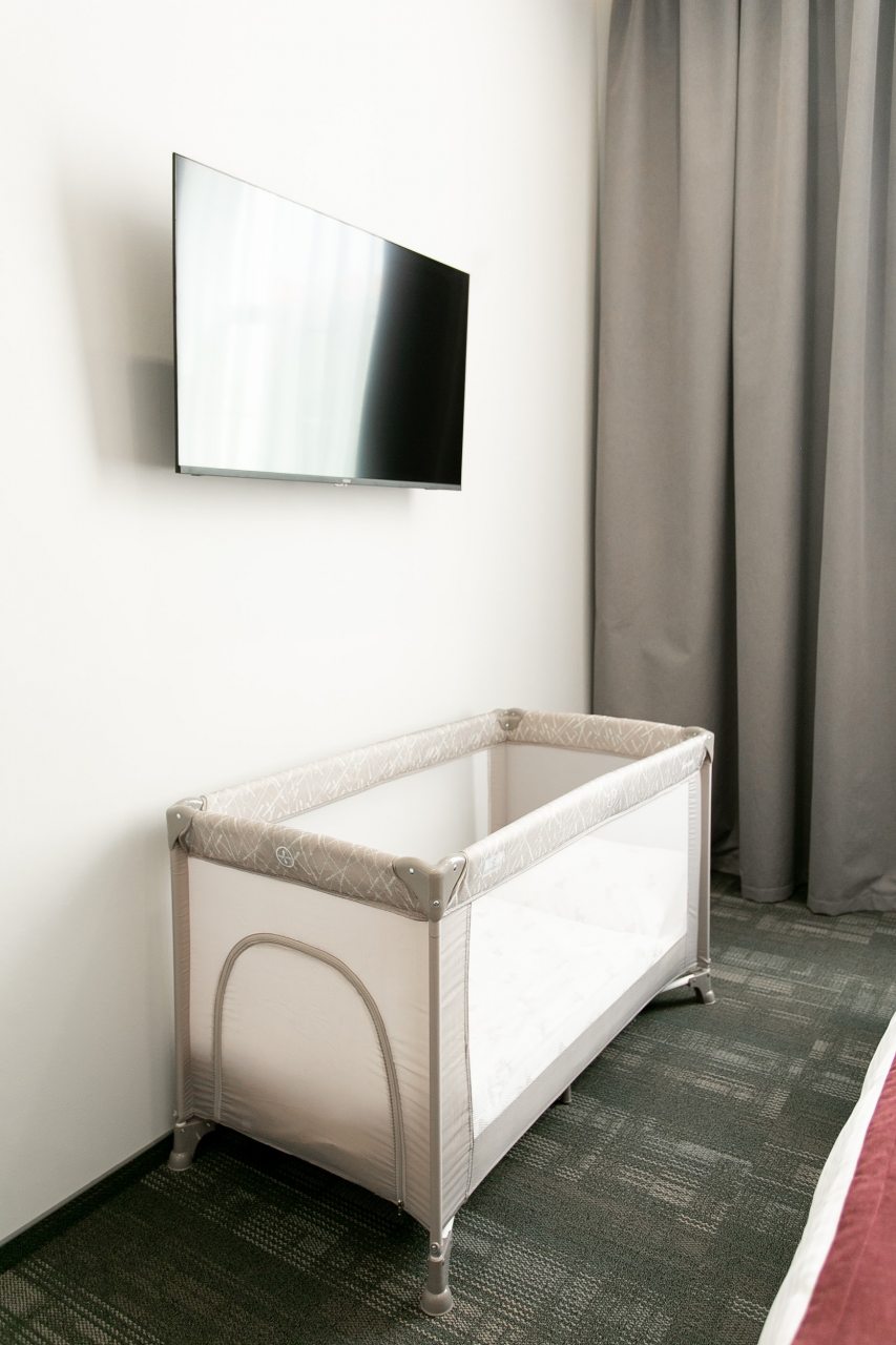 Кровать-манеж для детей, Отель Petra