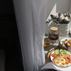 Завтрак на выбор, Отель Тихонов