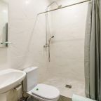 Душевая комната в номере