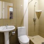 Душевая комната в номере