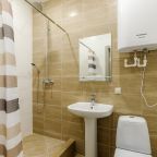 Душевая комната в номере