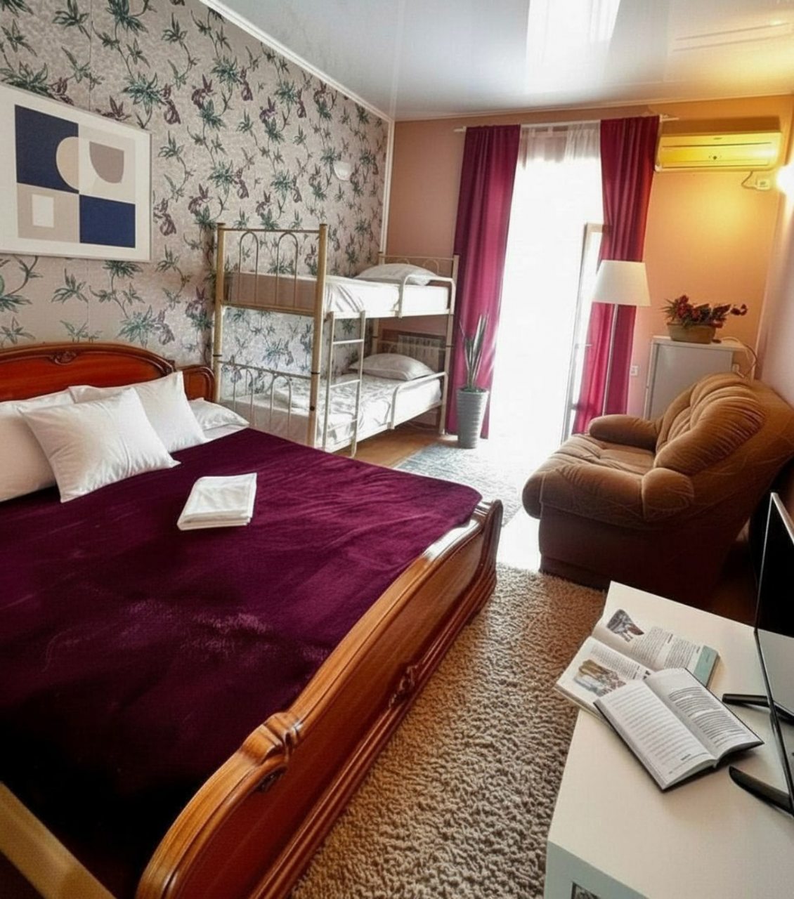 Семейный (Стандартный семейный четырёхместный), Гостевой дом Небуг