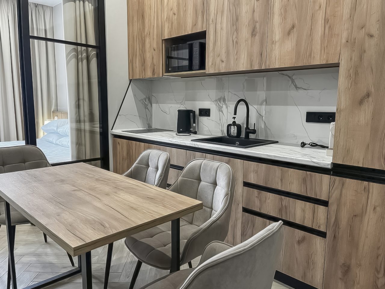 De Luxe (Делюкс), Отель Атлас Apart Hotel & SPA