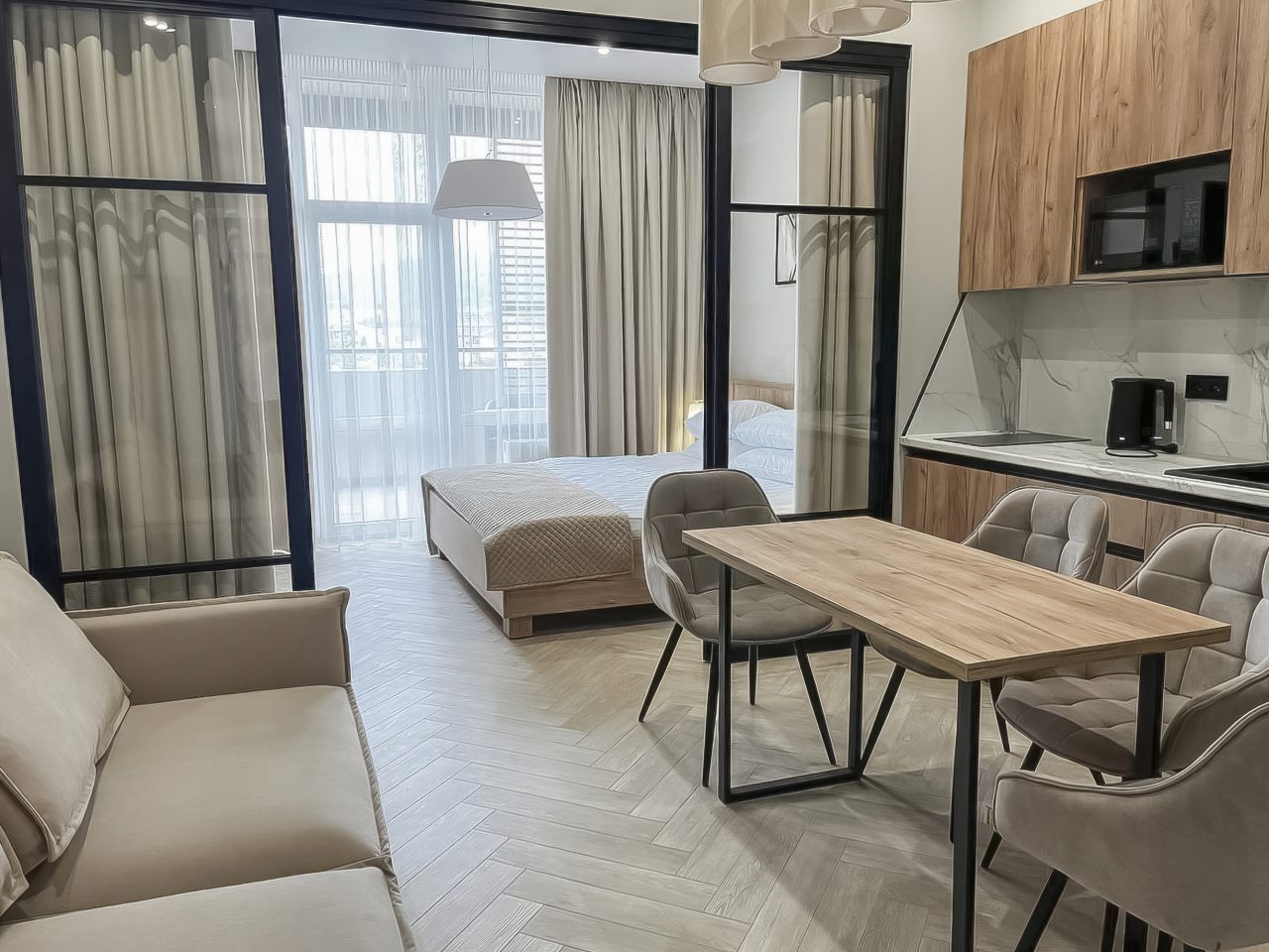 De Luxe (Делюкс), Отель Атлас Apart Hotel & SPA