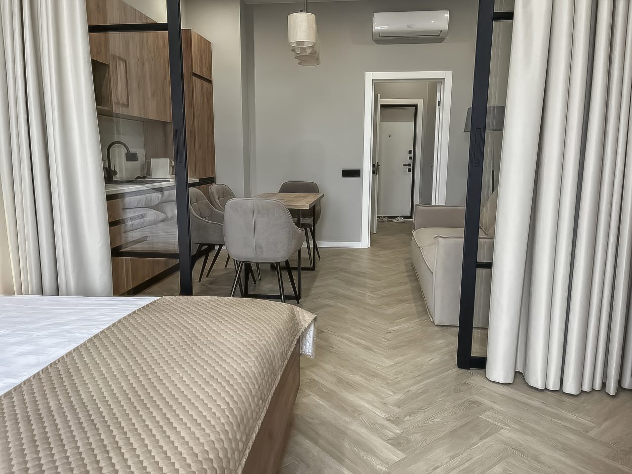 De Luxe (Делюкс), Отель Атлас Apart Hotel & SPA