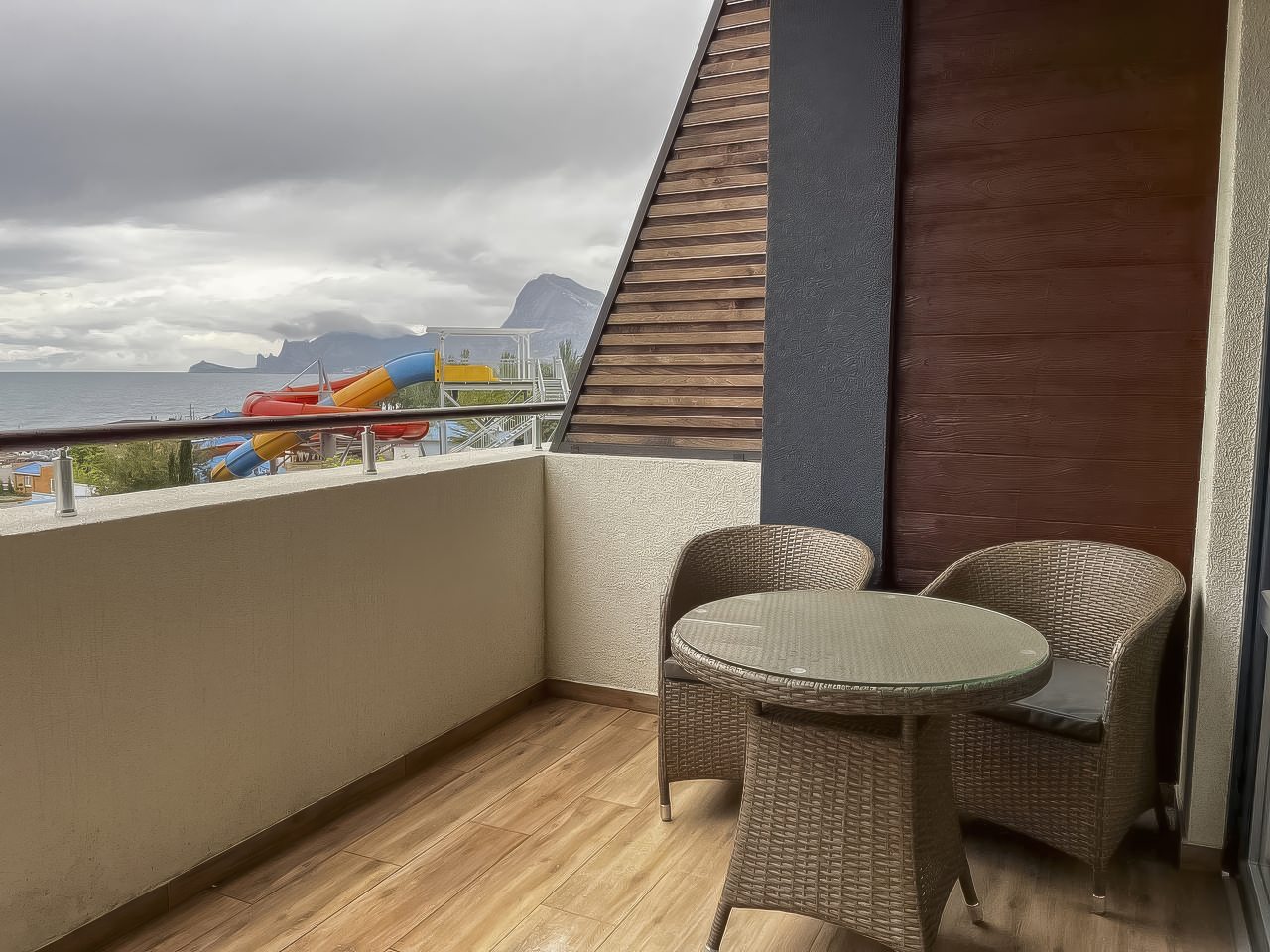 De Luxe (Делюкс Море), Отель Атлас Apart Hotel & SPA