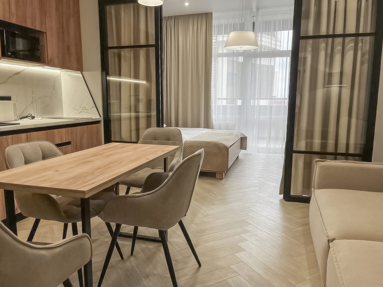 De Luxe (Делюкс Море), Отель Атлас Apart Hotel & SPA