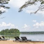 Лежаки на собственном пляже бесплатно