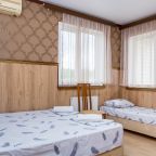 Трёхместный и более (Трёхместный номер в отдельном корпусе), Гостевой дом Мардин