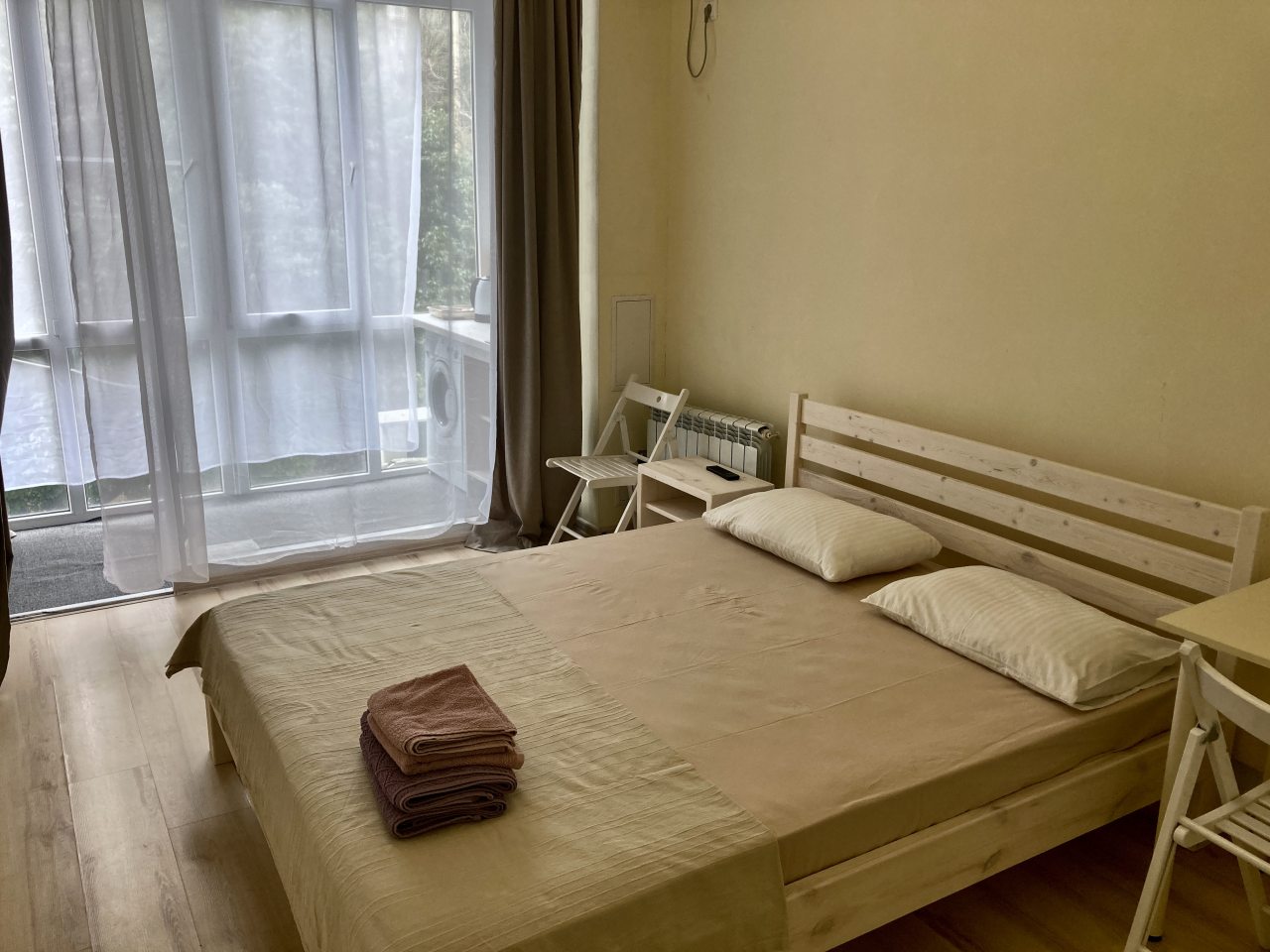 Трёхместный и более (Апартаменты с 1 спальней) апарт-отеля Golden Holiday, Сочи