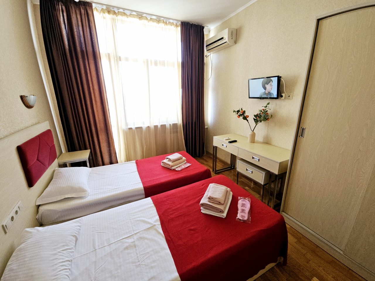 Трехместный (С кухней, балконом, вид на море, 8эт.), Апарт-отель Golden Holiday