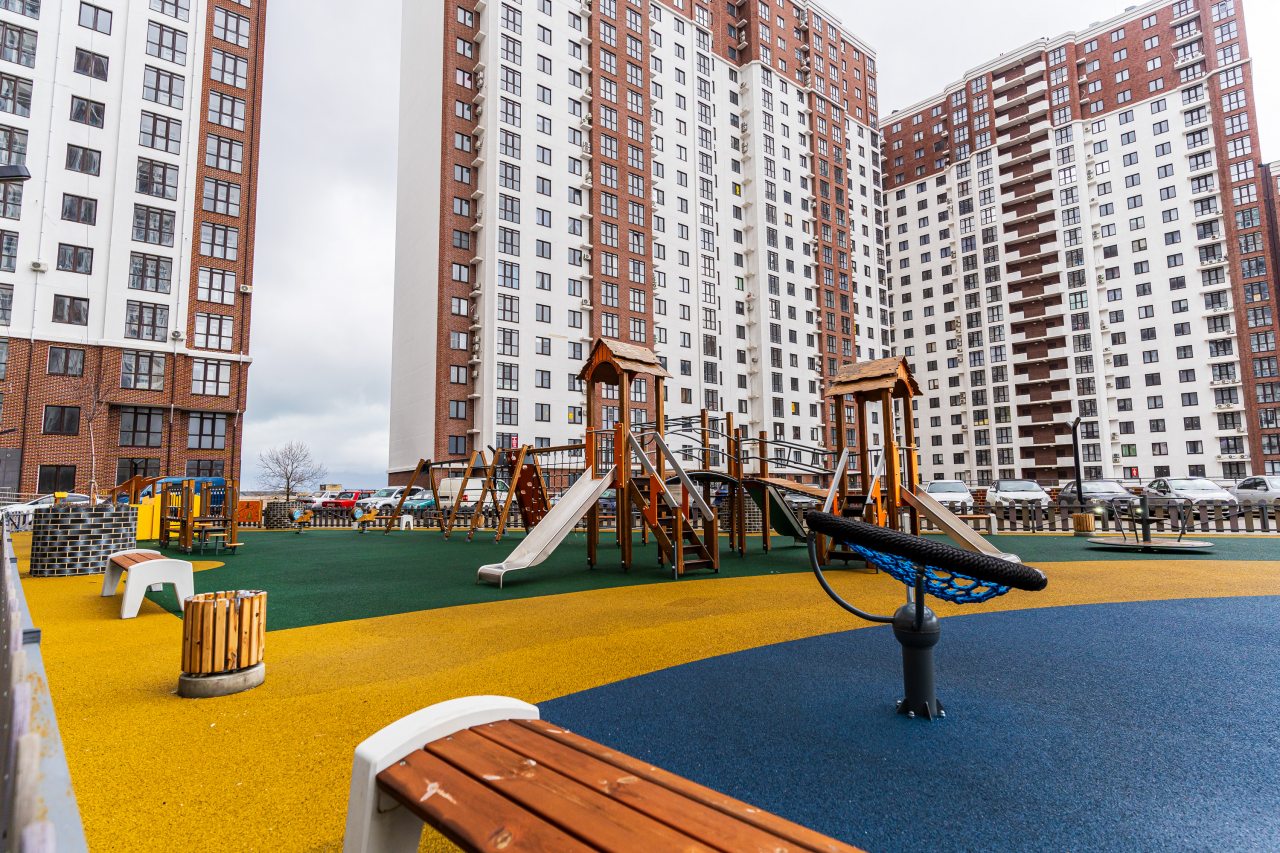 Детская площадка, Апартаменты На Мысхакском шоссе от LetoApart