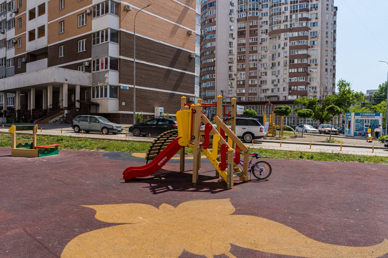 Детская площадка, На проспекте Ленина от LetoApart