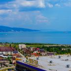 Вид на горы, На проспекте Дзержинского от LetoApart