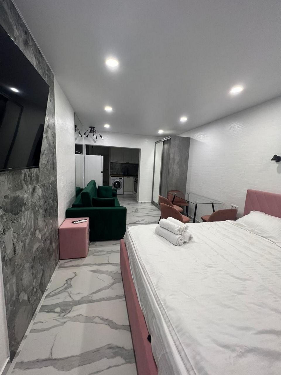 Апартаменты (Апарт студия), Апарт-отель Симфония