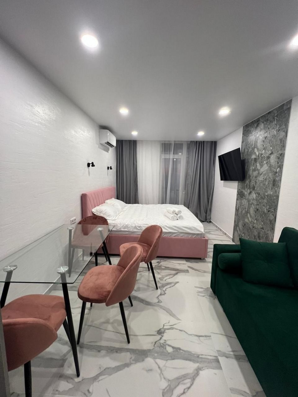 Апартаменты (Апарт студия), Апарт-отель Симфония