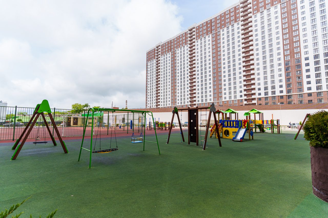 Детская площадка, Апартаменты На Мысхакском шоссе от LetoApart