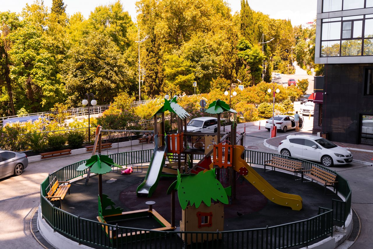Детская площадка, Апартаменты Стильные апартаменты 2 в центральном районе Сочи от LetoApart