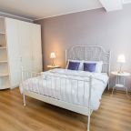 Апартаменты (Уютные просторные в двух минутах ходьбы от моря), Апартаменты На Пионерском проспекте от LetoApart