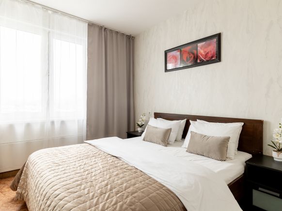 Апартаменты HomeHotel Бурнаковская 105