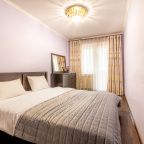Апартаменты (HomeHotel Есенина 5), Апартаменты HomeHotel на Есенина