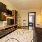 Апартаменты (HomeHotel Есенина 5), Апартаменты HomeHotel на Есенина
