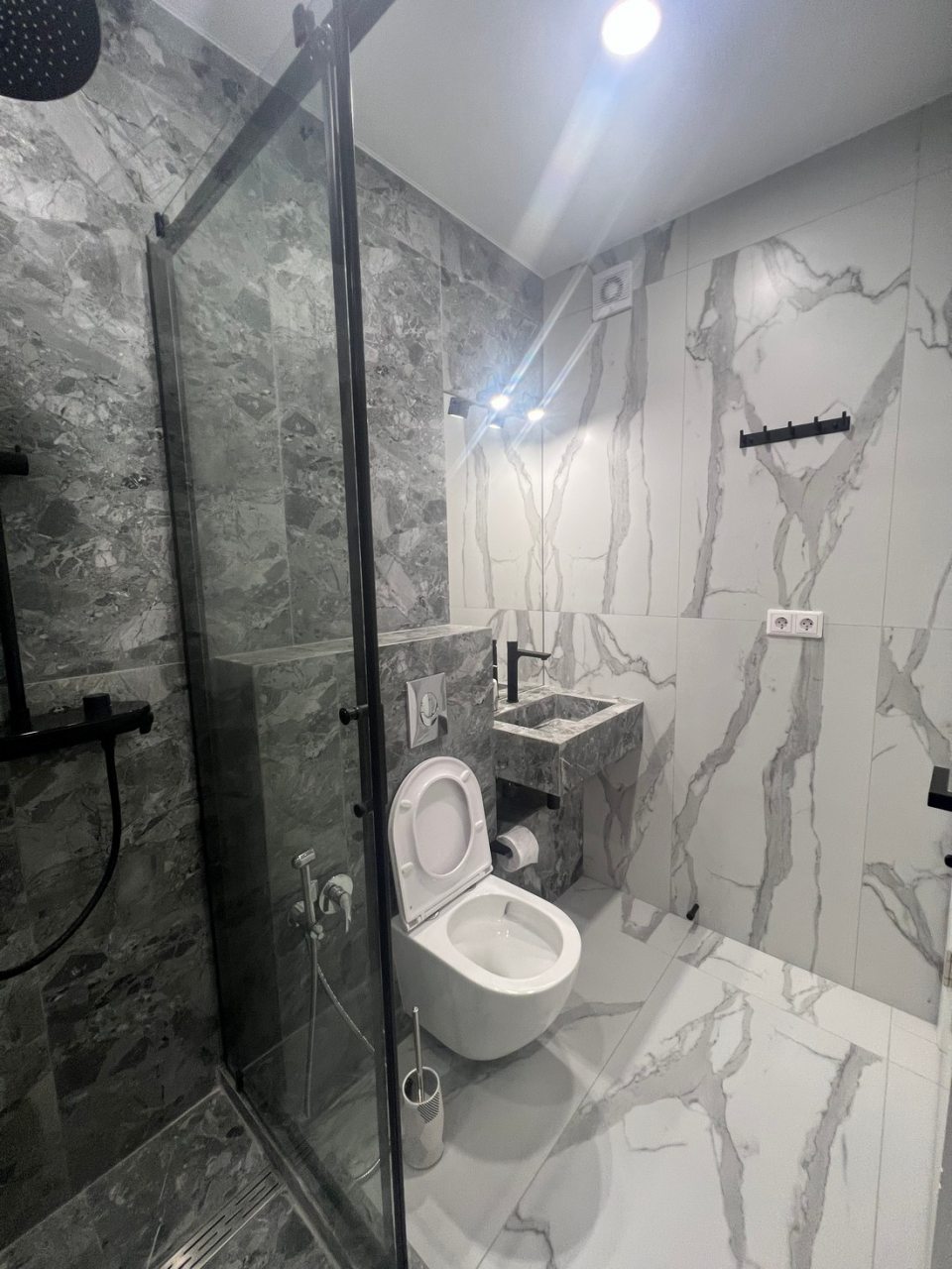 Апартаменты (Студио), Апарт-отель Мидгард