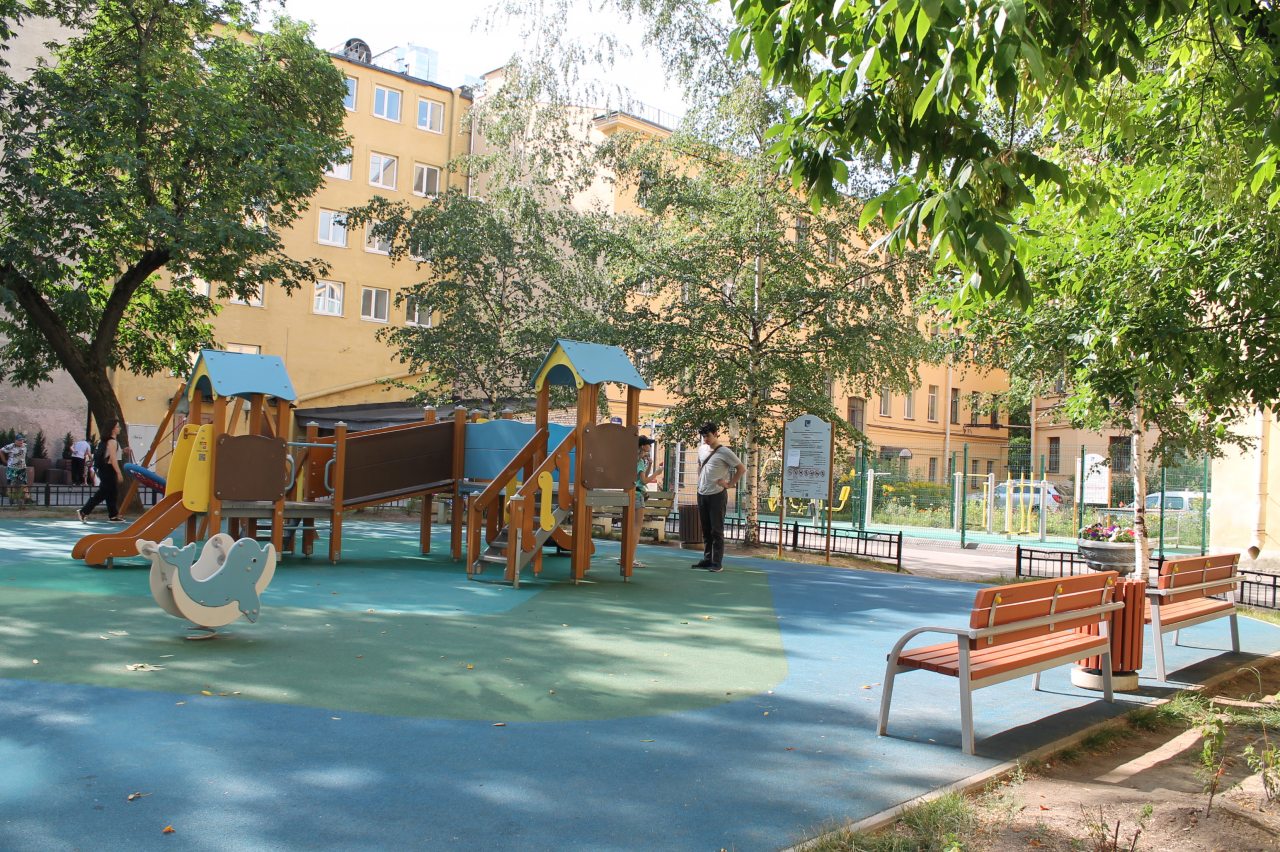 Детская площадка, Мини-отель AuRoom
