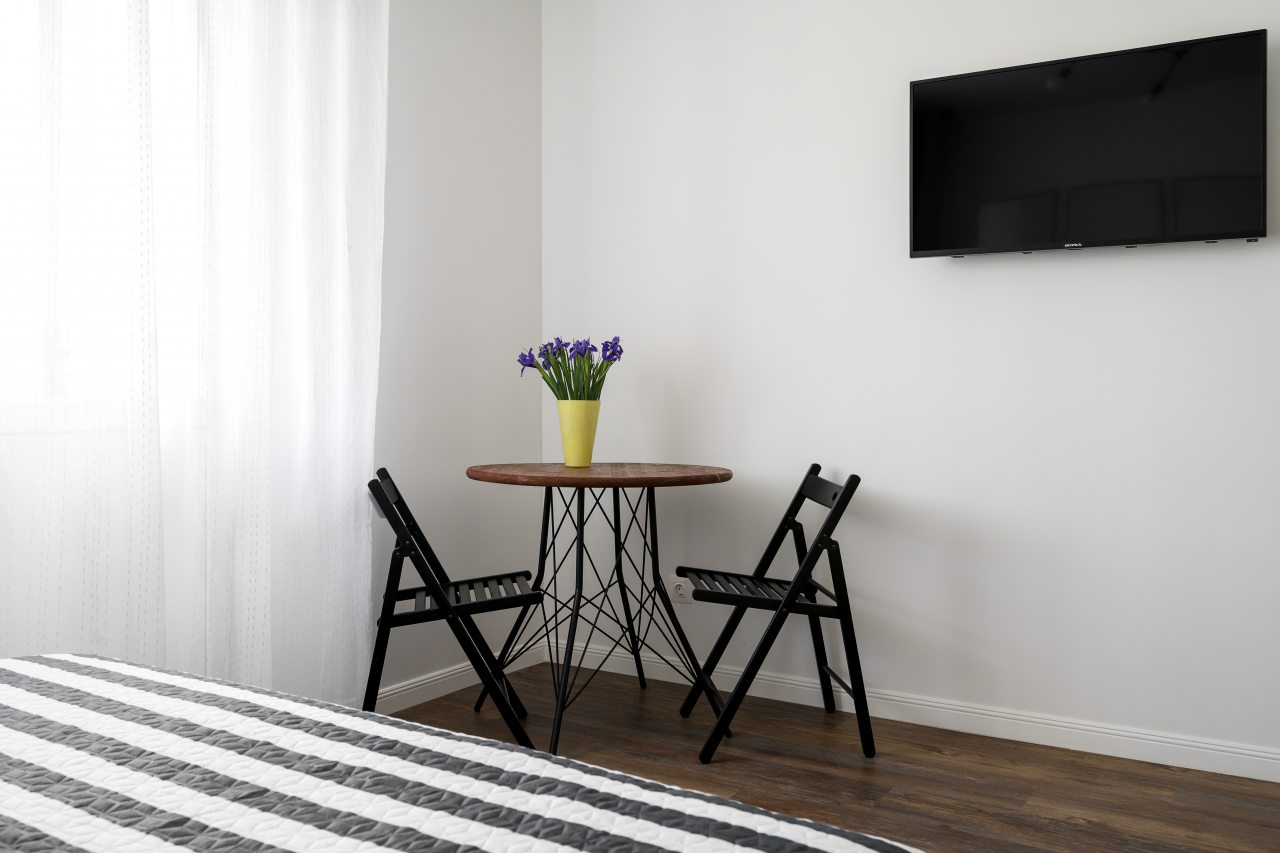 Обеденный стол