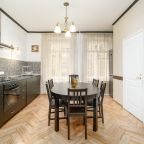 Апартаменты (LOFT-5 спален & 3 сан.узла с балконом), Апартаменты Лофт на Лиговском проспекте 44