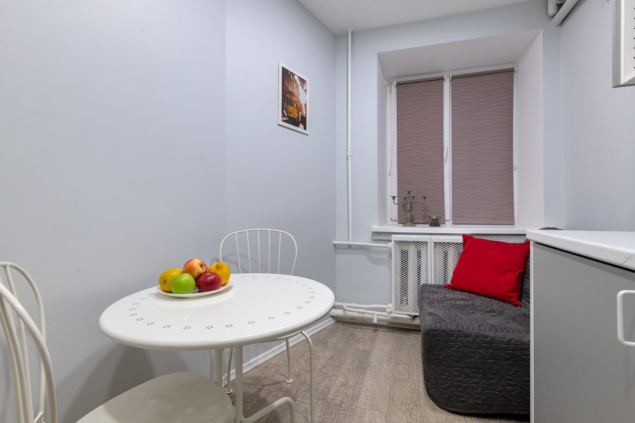 Обеденный стол