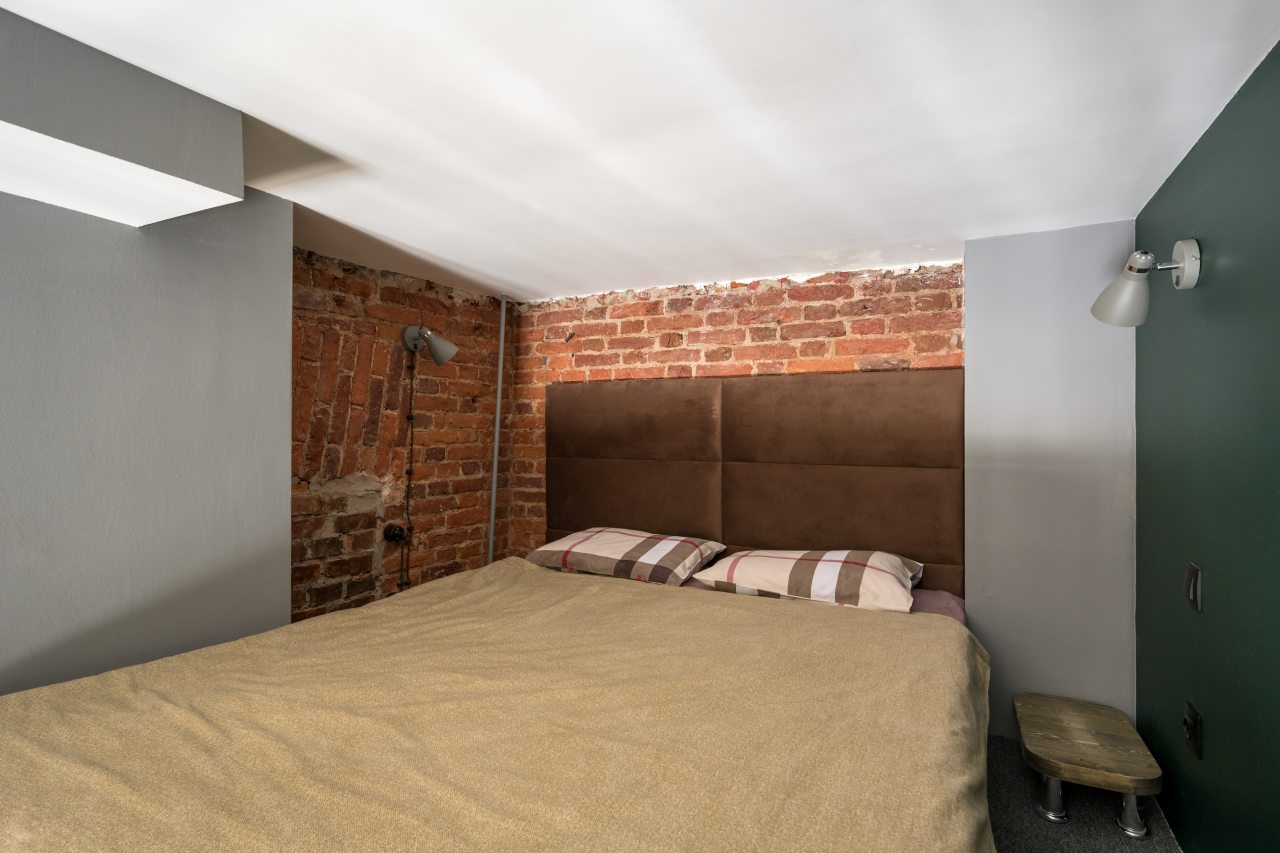 Двуспальная кровать