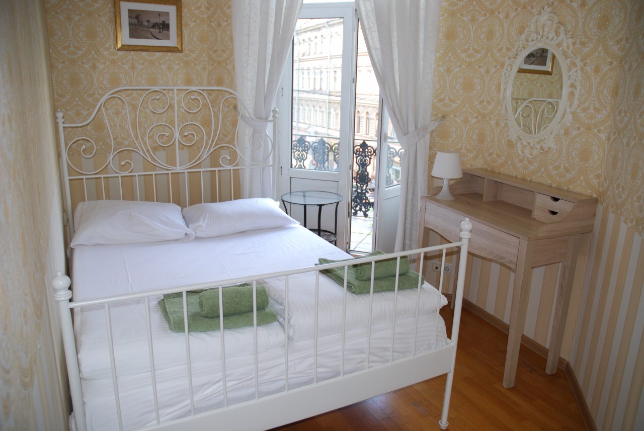 Двухместный (Двухместная комната  7C с одной двуспальной кроватью и общим санузлом) гостевого дома MK Suvorovsky, Санкт-Петербург