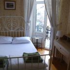 Двухместный (Двухместная комната  7C с одной двуспальной кроватью и общим санузлом), Гостевой дом MK Suvorovsky