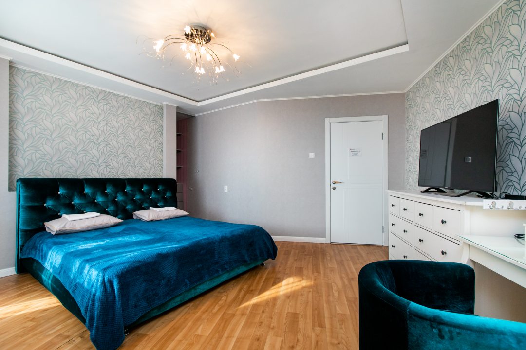 Двухместный (Жилая комната с двухспальной кроватью в 3-х комнатных апартаментах с общим санузлом и кухней Ш10-24 (1-2)) мини-отеля Какаду, Хабаровск