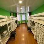 4 двухъярусные кровати, кондиционер.
