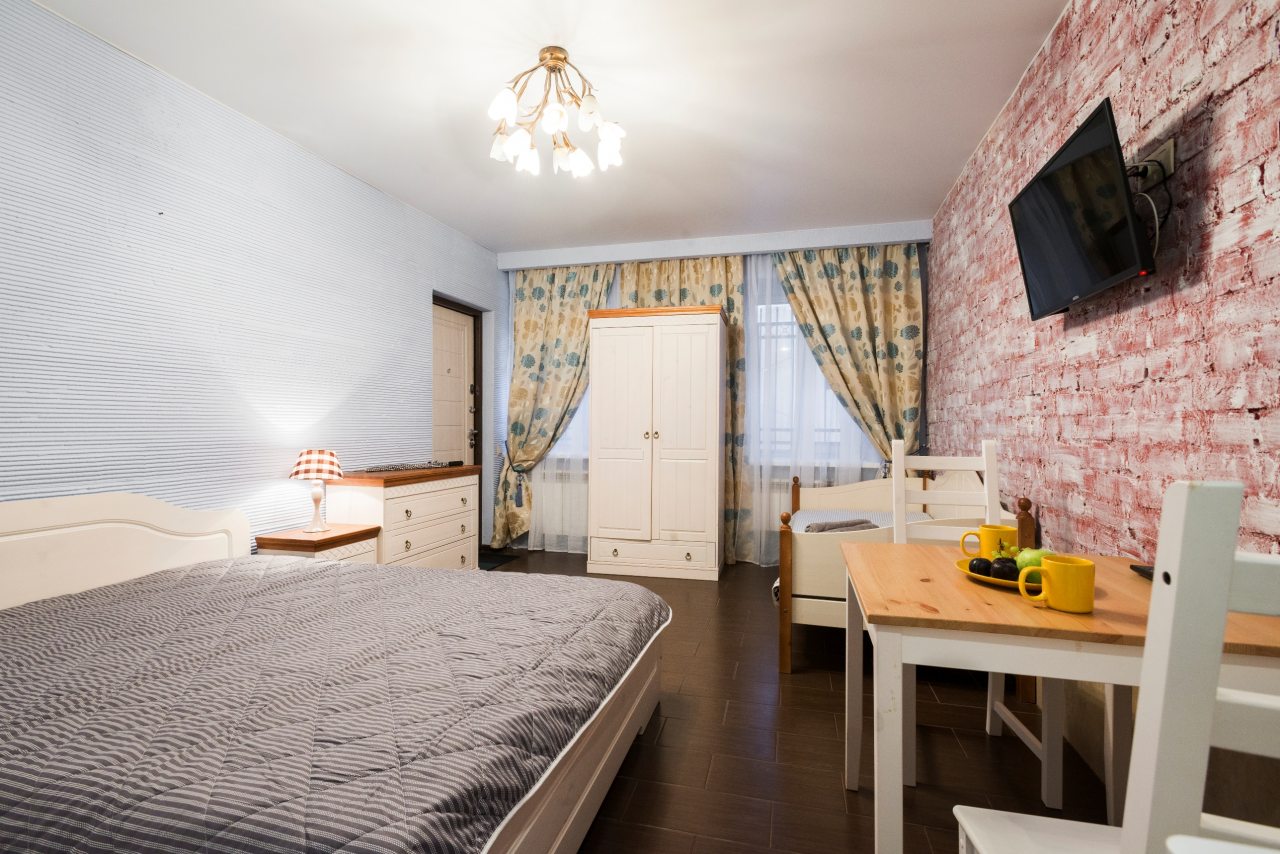 Двуспальная кровать