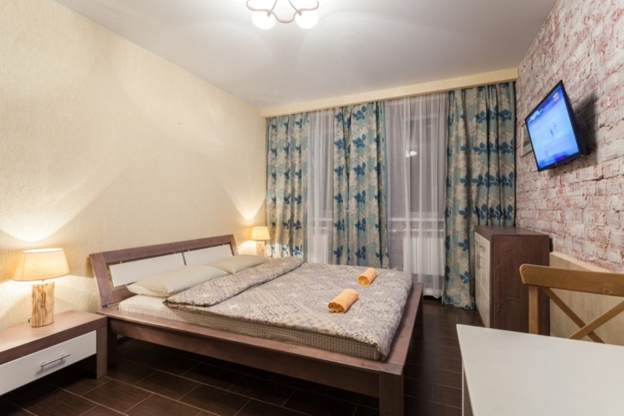 Двуспальная кровать