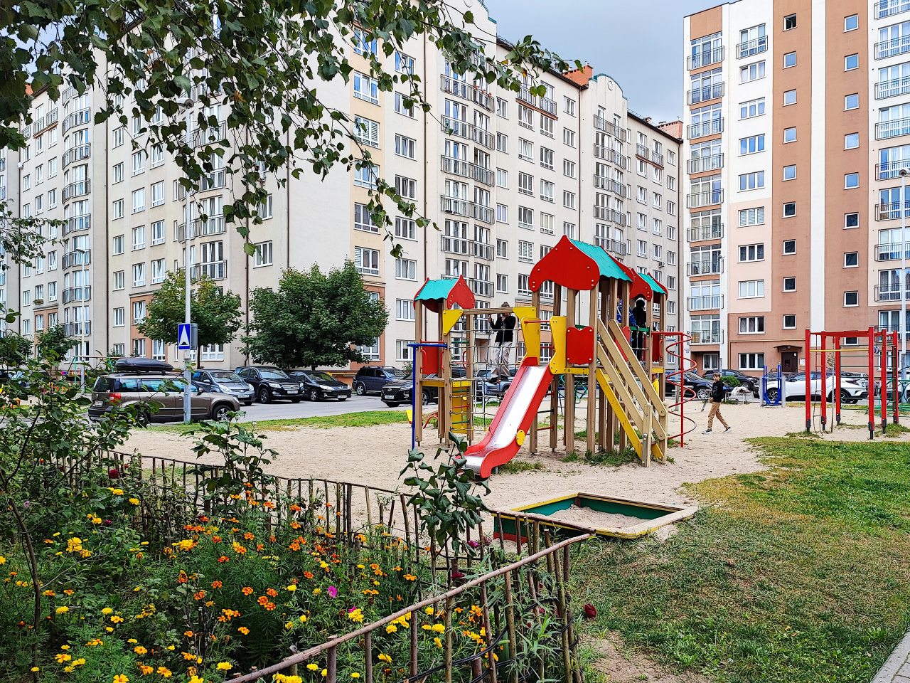Детская площадка, Апартаменты NEW LIFE у Академии
