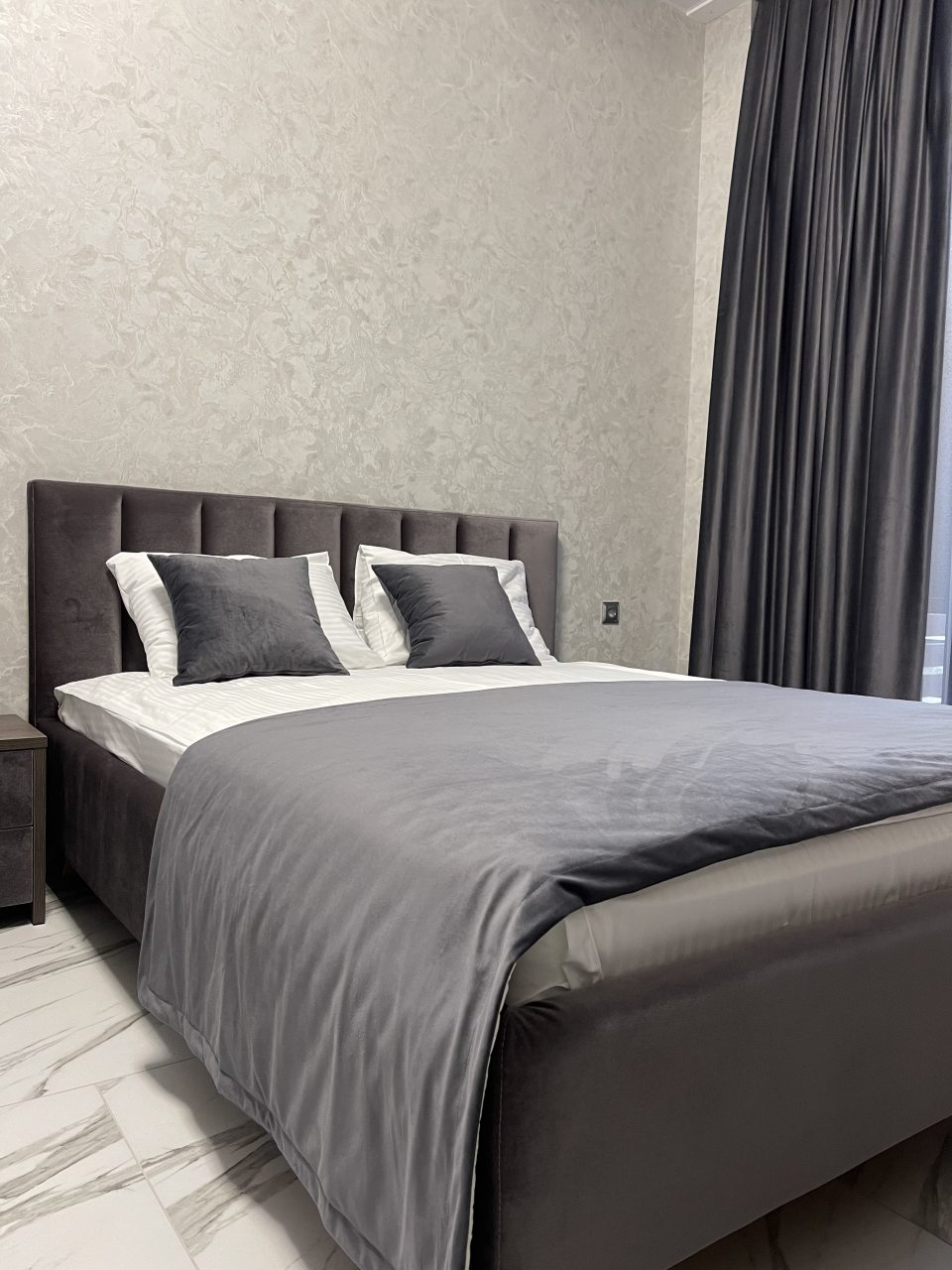 Двуспальная кровать