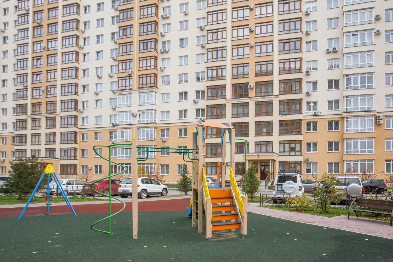Детская площадка, Апартаменты УНИК АПАРТ на Большевистской рядом с Собором