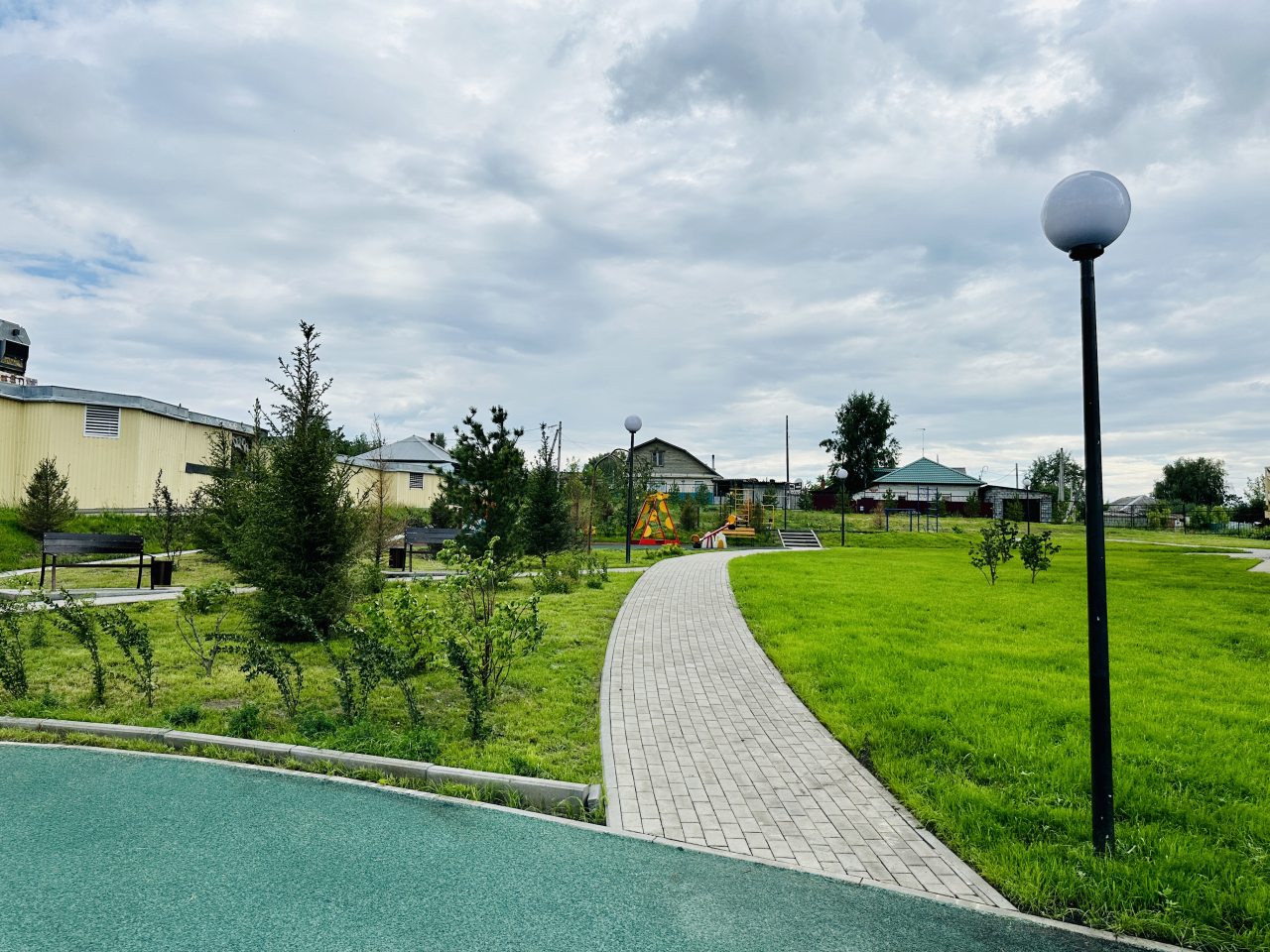 Полулюкс (Колибри), Апартаменты УНИК АПАРТ на Большевистской рядом с Собором