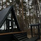 Дом (A-Frame), База отдыха Дебаркадер