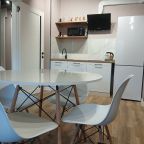 Полулюкс (С великолепным видом на лес, удобно с М4, с дизайнерским ремонтом), Апартаменты Серебряный Век