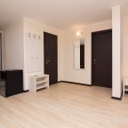 Трёхместный и более, Отель Ярд