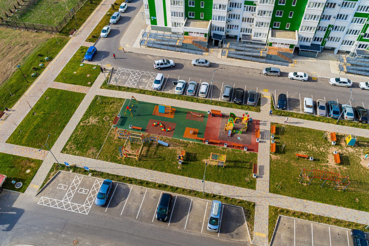 Детская площадка, Апартаменты На Адмирала Пустошкина от LetoApart