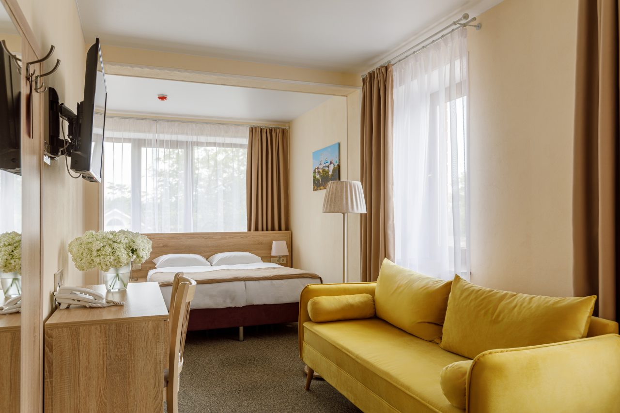 Трёхместный и более (Стандартный номер с двумя комнатами 2) гостиницы На Блинной горе, Сергиев Посад
